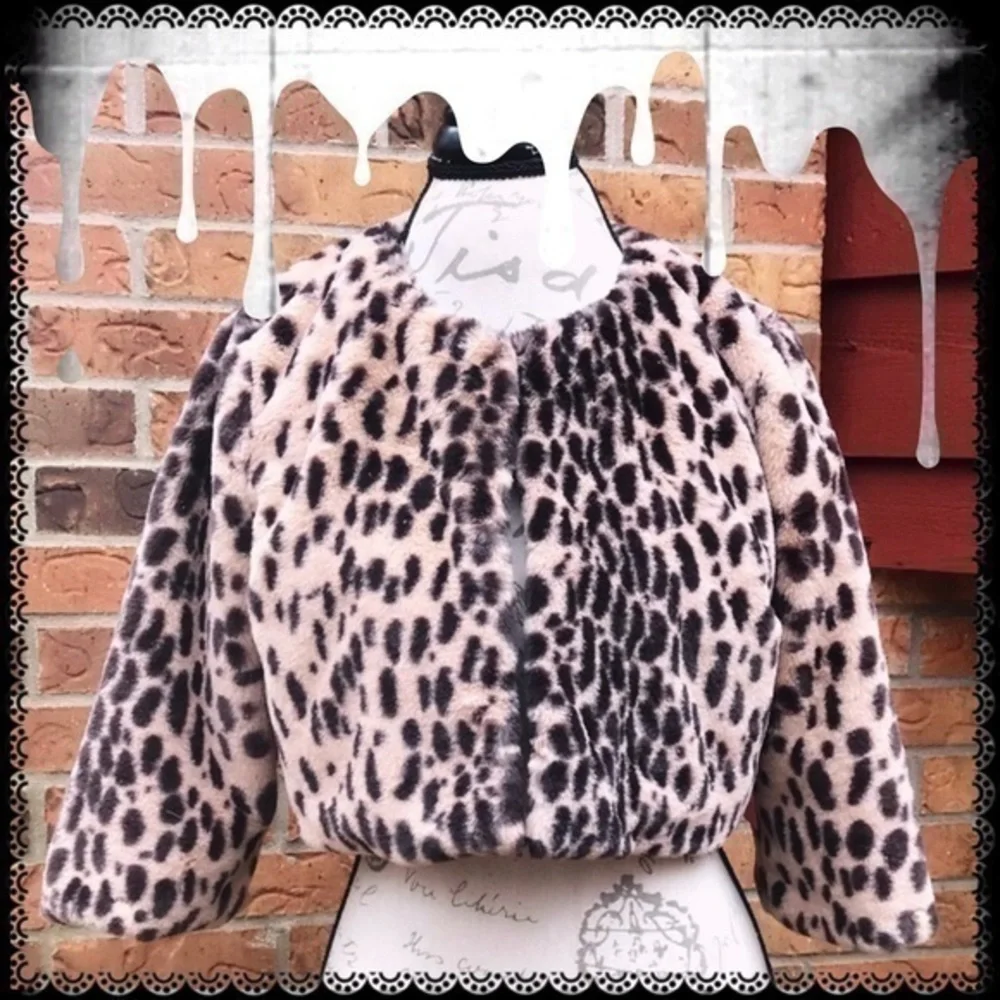 BETSEY JOHNSON LEOPARD CAPE CROPPED JACKET
NWT